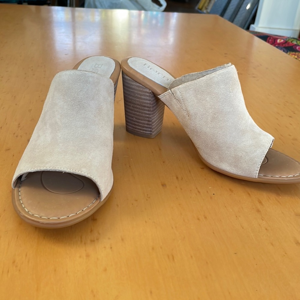 BORN Suede Sandal Heels Genuine Leather Tan Chunky Heel Shoes NWOT Size 7 - Picture 2 of 9